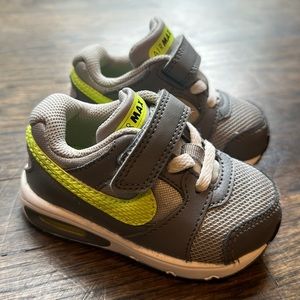 Nike air max tennis shoe toddler 5c